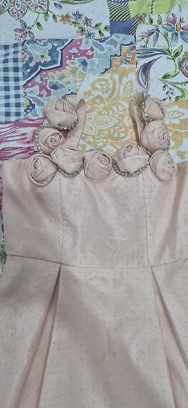 Sahildən baha alınıb. XS ölçüyə uyğundu. 13,16yaş uşaq üçün də at lalafo.az Sahildən baha alınıb. XS ölçüyə uyğundu. 13,16yaş uşaq üçün də