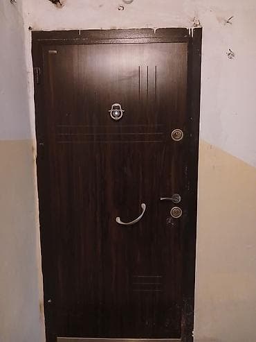 Dəmir giriş qapısı - Material: möhkəm metal konstruksiya, tünd taxta lalafo.az -da Dəmir giriş qapısı - Material: möhkəm metal konstruksiya, tünd taxta