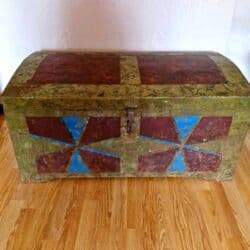 1920 -1950 ilin qədimi sandiq satlir vəziyəti eladir icinde cehizlik lalafo.az -da 1920 -1950 ilin qədimi sandiq satlir vəziyəti eladir icinde cehizlik