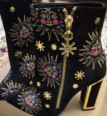 Угги: Qadın ayaqqabıları – 2 model 1) Qara qısa çəkmə 300 (original Italian at lalafo.az — 2 Угги: Qadın ayaqqabıları – 2 model 1) Qara qısa çəkmə 300 (original Italian — 2