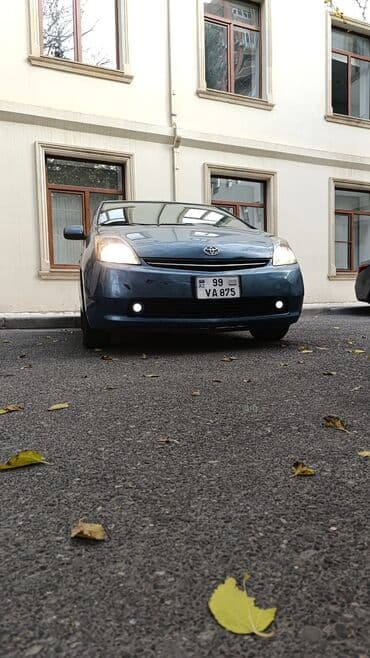 Toyota Prius Hybrid – mavi rəng, liftback kuzov. Texniki və lalafo.az -da Toyota Prius Hybrid – mavi rəng, liftback kuzov. Texniki və