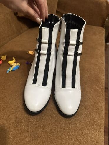 Ağ-qara dizaynda qadın botları - Model: Qonşaq boyu (ankle) bot - lalafo.az -da Ağ-qara dizaynda qadın botları - Model: Qonşaq boyu (ankle) bot -