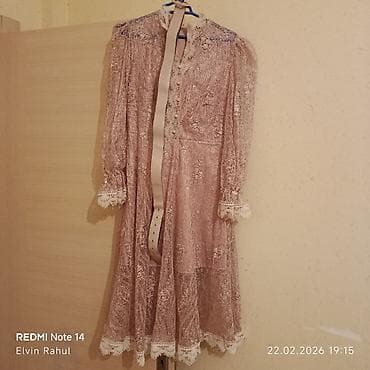 Zərif dizaynda, pudra-çəhrayı rəngli, dantelli qadın donu. - Material lalafo.az -da Zərif dizaynda, pudra-çəhrayı rəngli, dantelli qadın donu. - Material