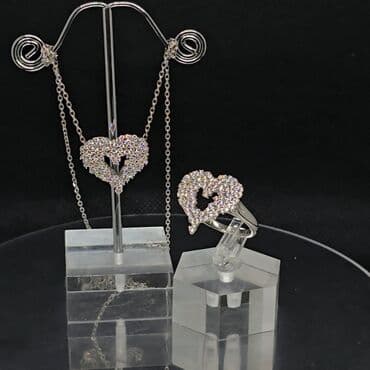 Dəstə daxildir: Kulon, Boyunbağı, Üzük, Gümüş lalafo.az -da Dəstə daxildir: Kulon, Boyunbağı, Üzük, Gümüş