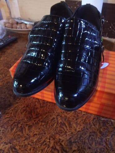 Qadın ayaqqabısı – qara laklı, krokodil teksturalı üst material - lalafo.az -da Qadın ayaqqabısı – qara laklı, krokodil teksturalı üst material -