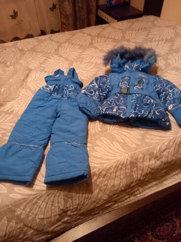 Uşaq qış dəsti – göy rəngdə kombinezon və kürklü kapüşonlu gödəkçə. - lalafo.az -da Uşaq qış dəsti – göy rəngdə kombinezon və kürklü kapüşonlu gödəkçə. -