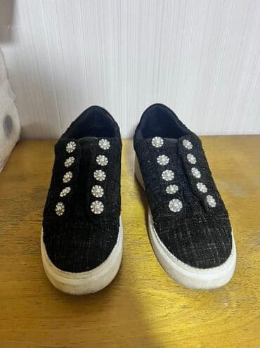 Qara qadın krossovkaları – rhinestone düyməli dizayn - Rəng: qara lalafo.az -da Qara qadın krossovkaları – rhinestone düyməli dizayn - Rəng: qara