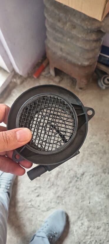 Hava axını ölçən sensor (MAF sensoru) - Avtomobilin hava filtri ilə lalafo.az -da Hava axını ölçən sensor (MAF sensoru) - Avtomobilin hava filtri ilə