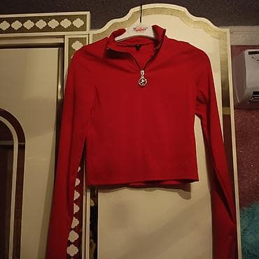 Qırmızı qadın üst geyimi – yarımfermuarlı, uzunqollu, qısa kəsim lalafo.az -da Qırmızı qadın üst geyimi – yarımfermuarlı, uzunqollu, qısa kəsim