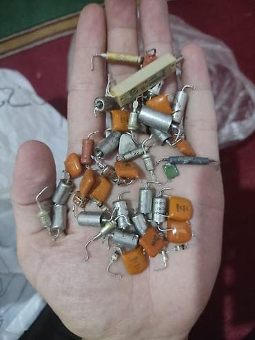 Elektronika üçün müxtəlif kondensator və rezistorlardan ibarət qarışıq lalafo.az -da Elektronika üçün müxtəlif kondensator və rezistorlardan ibarət qarışıq