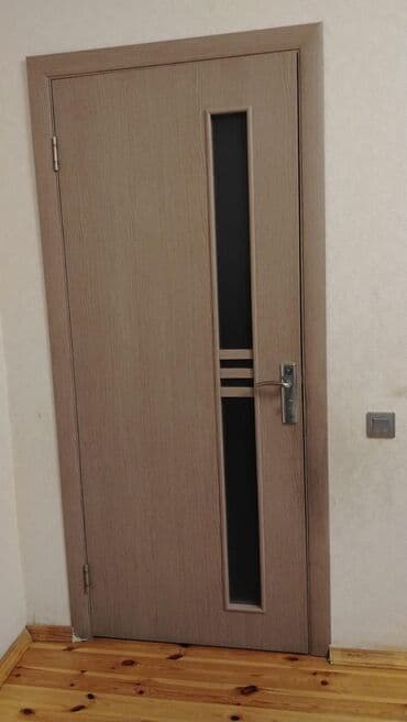 MDF iç qapı – şaquli şüşə dekorlu - Material: MDF/laminat səth, ağac lalafo.az -da MDF iç qapı – şaquli şüşə dekorlu - Material: MDF/laminat səth, ağac