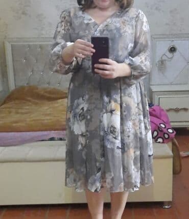 Qadın paltarı – çiçək naxışlı, dizaltı uzunluqda - Rəng palitrası lalafo.az -da Qadın paltarı – çiçək naxışlı, dizaltı uzunluqda - Rəng palitrası