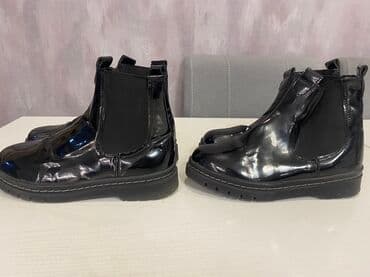 Qara laklı Chelsea tipli ayaqqabı 36 ve 37 razmer. Her biri 11 m - lalafo.az -da Qara laklı Chelsea tipli ayaqqabı 36 ve 37 razmer. Her biri 11 m -