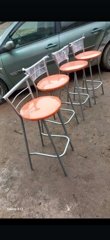 Табуретки: Bar taburesi – metal karkaslı, söykənəcəkli, ayaq dayaqlı model. - at lalafo.az — 2 Табуретки: Bar taburesi – metal karkaslı, söykənəcəkli, ayaq dayaqlı model. - — 2