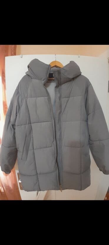 Boz rəngli qışlıq pufik kurtka - Model: kapüşonlu, qutulu tikişli lalafo.az -da Boz rəngli qışlıq pufik kurtka - Model: kapüşonlu, qutulu tikişli