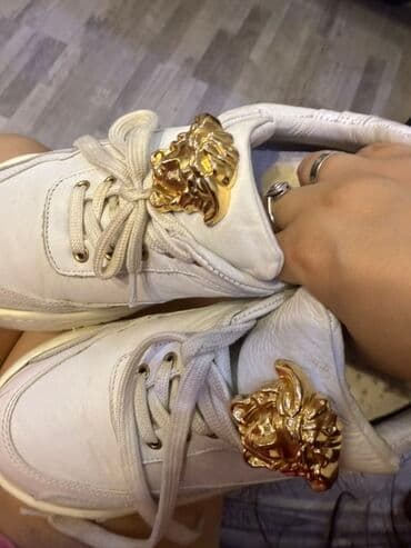 Ağ rəngli dəri idman ayaqqabısı 175 alınıb - Üzərində diqqətçəkən lalafo.az -da Ağ rəngli dəri idman ayaqqabısı 175 alınıb - Üzərində diqqətçəkən