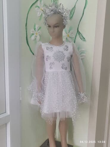 Uşaq üçün bayram paltarı və tac dəsti - Rəng: ağ-gümüş - Üst hissə lalafo.az -da Uşaq üçün bayram paltarı və tac dəsti - Rəng: ağ-gümüş - Üst hissə