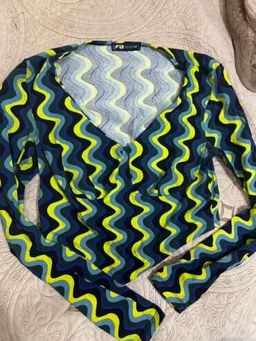 FB Sister qadın bluzası - Ölçü: M (etiketdə göstərilib) - Model lalafo.az -da FB Sister qadın bluzası - Ölçü: M (etiketdə göstərilib) - Model