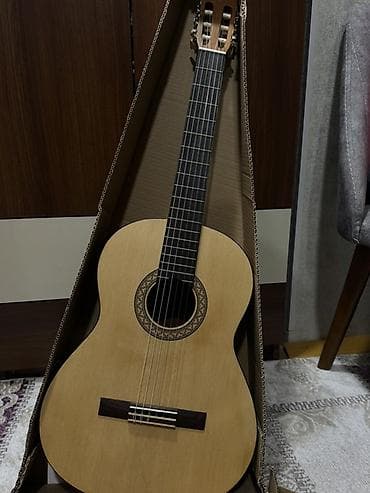 Klassik akustik gitara - Korpus: təbii ağac rəngi, parlaq olmayan lalafo.az -da Klassik akustik gitara - Korpus: təbii ağac rəngi, parlaq olmayan