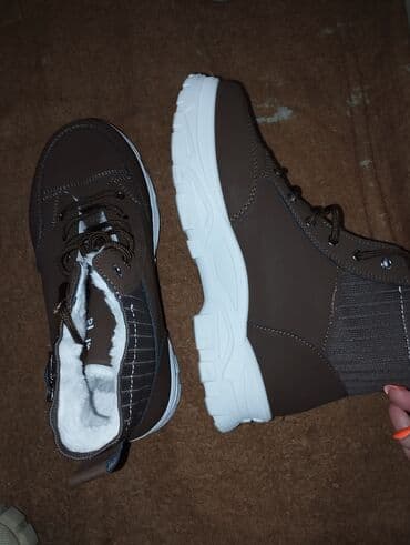 Qışlıq isti içlikli ayaqqabı/bot - Rəng: qəhvəyi (ağ altlıqla) - lalafo.az -da Qışlıq isti içlikli ayaqqabı/bot - Rəng: qəhvəyi (ağ altlıqla) -