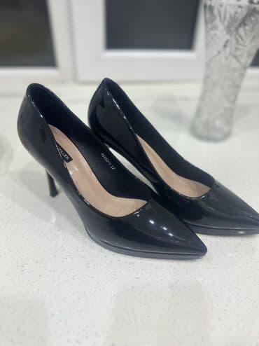 Qara laklı qadın tuflisi - Rəng: klassik qara, parlaq lak örtük - lalafo.az -da Qara laklı qadın tuflisi - Rəng: klassik qara, parlaq lak örtük -