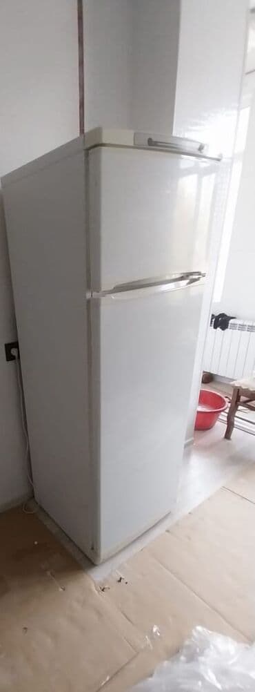 İşlənmiş 2 qapılı Soyuducu Satılır, rəng - Ağ, Təkərli lalafo.az -da İşlənmiş 2 qapılı Soyuducu Satılır, rəng - Ağ, Təkərli