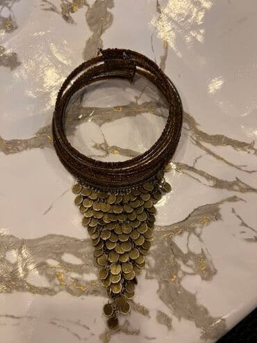 Metaldan hazırlanmış, qəhvəyi rəngli boyunbağı. Boyunbağı incə lalafo.az -da Metaldan hazırlanmış, qəhvəyi rəngli boyunbağı. Boyunbağı incə