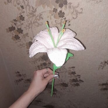 Əldə toxunmuş dekorativ zanbaq gülü. - Material: yumşaq akril/ipi ilə lalafo.az -da Əldə toxunmuş dekorativ zanbaq gülü. - Material: yumşaq akril/ipi ilə