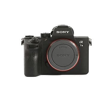 Sony Alpha a7 III (ILCE-7M3) tam kadrlı güzgüsüz fotoaparat gövdəsi lalafo.az -da Sony Alpha a7 III (ILCE-7M3) tam kadrlı güzgüsüz fotoaparat gövdəsi