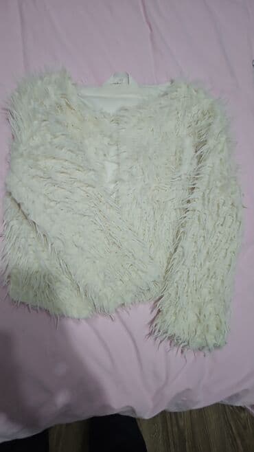 Qısa xəz effektli ağ kardiqan/sviter - Rəng: krem-ağ - Material: süni lalafo.az -da Qısa xəz effektli ağ kardiqan/sviter - Rəng: krem-ağ - Material: süni