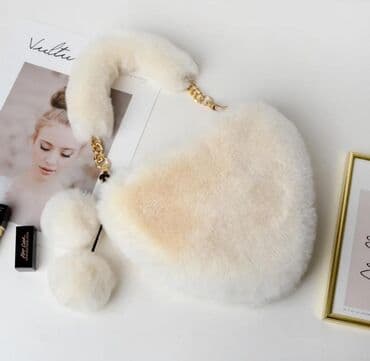 Məhsul: Yumşaq süni kürkdən ürək formalı çanta - Material: Yüksək lalafo.az -da Məhsul: Yumşaq süni kürkdən ürək formalı çanta - Material: Yüksək