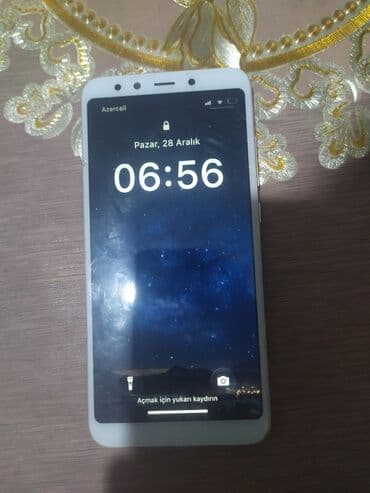 Ağıllı telefon – ağ rəng korpus, ön paneldə 3 sensor/obyektiv kəsiyi lalafo.az -da Ağıllı telefon – ağ rəng korpus, ön paneldə 3 sensor/obyektiv kəsiyi