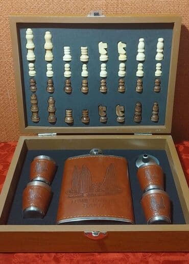 İçki qabı dəsti şahmat lövhəsi ilə birlikdə satılır. Üzərində Alov lalafo.az -da İçki qabı dəsti şahmat lövhəsi ilə birlikdə satılır. Üzərində Alov