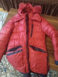 Qadın qış gödəkçəsi – qırmızı rəngdə, kürklü kapüşonlu. - İsti, yüngül lalafo.az -da Qadın qış gödəkçəsi – qırmızı rəngdə, kürklü kapüşonlu. - İsti, yüngül