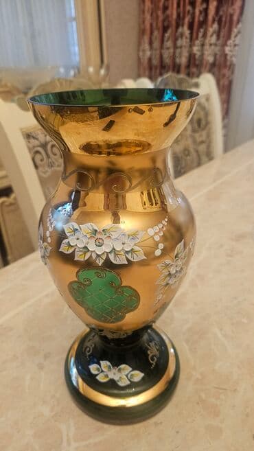 Bir vaza, Bogem şüşəsi lalafo.az -da Bir vaza, Bogem şüşəsi