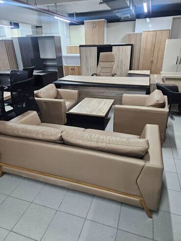 Ofis Ucun Deri Divan ve 2 Kreslo desti sekilde gorunduyu kimidir hec lalafo.az -da Ofis Ucun Deri Divan ve 2 Kreslo desti sekilde gorunduyu kimidir hec