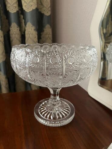 Kəsilmiş şüşədən dekorativ dəst - 2 ədəd: ayaqlı meyvə qabı və hündür lalafo.az -da Kəsilmiş şüşədən dekorativ dəst - 2 ədəd: ayaqlı meyvə qabı və hündür