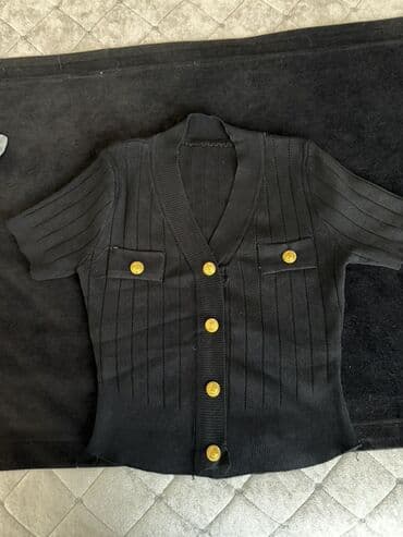 Qara rəngli qısaqol trikotaj kofta/kardiqan - Model: V-yaxa, önü tam lalafo.az -da Qara rəngli qısaqol trikotaj kofta/kardiqan - Model: V-yaxa, önü tam