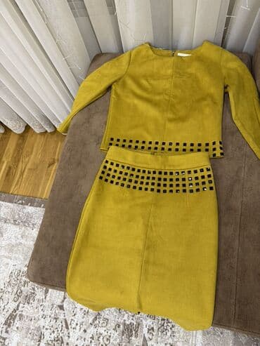 İkihissəli qadın dəsti – üst və ətək - Rəng: xardal/sarımtıl - lalafo.az -da İkihissəli qadın dəsti – üst və ətək - Rəng: xardal/sarımtıl -