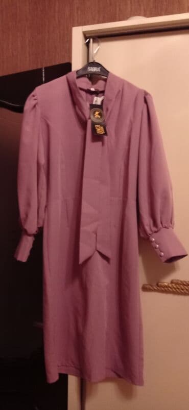 Təzədi etiketi üstündədi. 40 razmerdi. Uzunluğu çiyinnən aşağı 95 sm lalafo.az -da Təzədi etiketi üstündədi. 40 razmerdi. Uzunluğu çiyinnən aşağı 95 sm