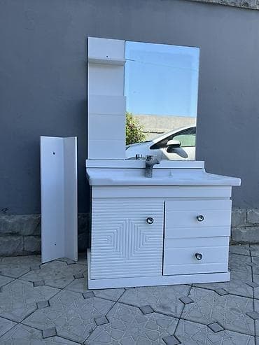 Ağ rəngli hamam mebeli dəsti – güzgülü üst modul, keramik əl-üz yuyan at lalafo.az Ağ rəngli hamam mebeli dəsti – güzgülü üst modul, keramik əl-üz yuyan