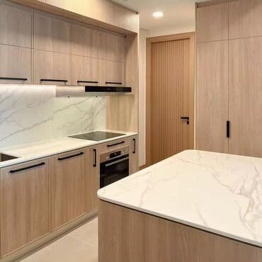 Mərmər naxışlı müasir mətbəx komplekti - Dizayn: Açıq ağac lalafo.az -da Mərmər naxışlı müasir mətbəx komplekti - Dizayn: Açıq ağac