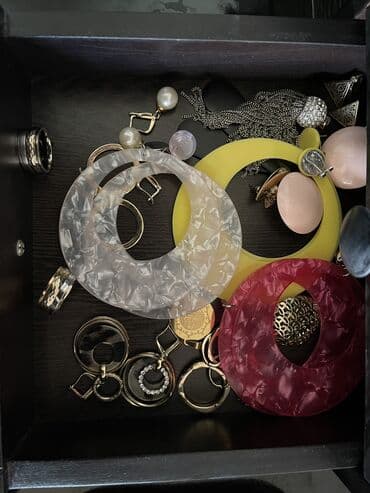 Бижутерия, цена за каждый 12 манат Испания lalafo.az -da Бижутерия, цена за каждый 12 манат Испания