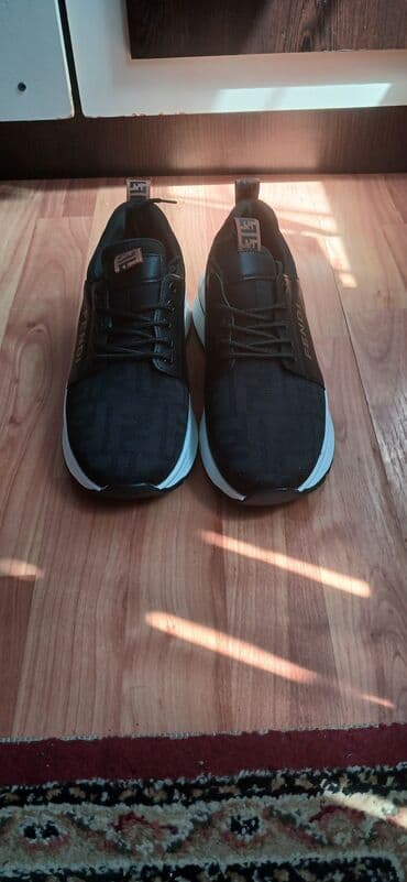 Salam aleykum əvvəlin FENDI markasina aid yarim movsum krasovka lalafo.az -da Salam aleykum əvvəlin FENDI markasina aid yarim movsum krasovka