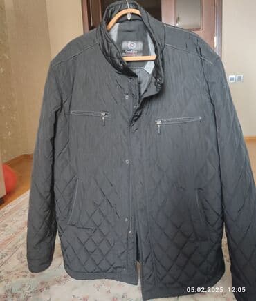 Satilir ela veziyyatda Turkiye Istehsali qalin qara kurtka boyuk lalafo.az -da Satilir ela veziyyatda Turkiye Istehsali qalin qara kurtka boyuk