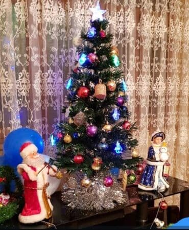 Yeni il üçün bəzədilmiş süni şam ağacı dəsti - Təxminən 1,2–1,5 m lalafo.az -da Yeni il üçün bəzədilmiş süni şam ağacı dəsti - Təxminən 1,2–1,5 m