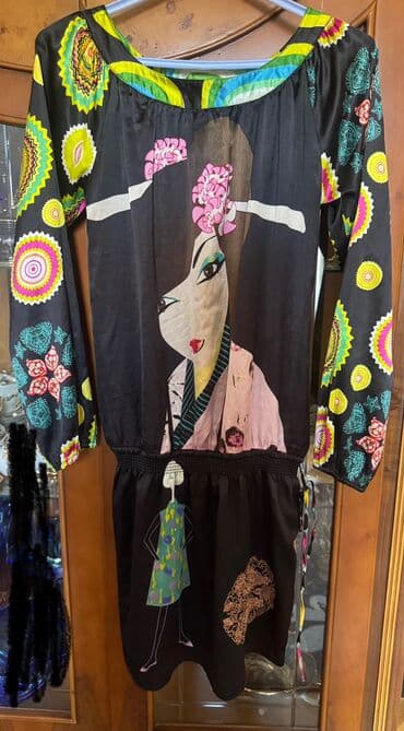 Paltarlarin her biri 15 manata bir defe geyinilib 38-40 razmer Şifon lalafo.az -da Paltarlarin her biri 15 manata bir defe geyinilib 38-40 razmer Şifon