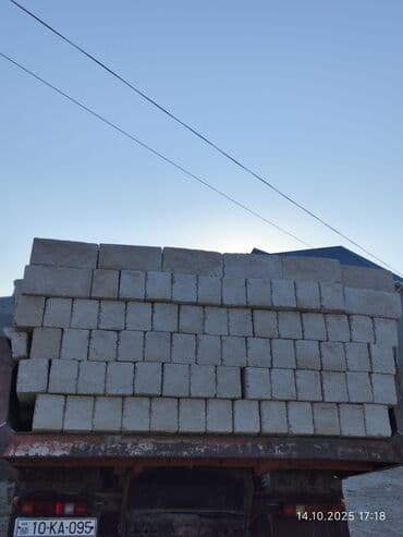 Ağ rəngli daş/kərpic blokları - Material: təbii daş tipli bloklar lalafo.az -da Ağ rəngli daş/kərpic blokları - Material: təbii daş tipli bloklar