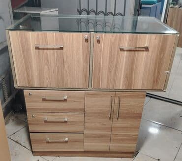 Şüşə vitrinli vitrindən ibarət mağaza stendi - Material: ağac lalafo.az -da Şüşə vitrinli vitrindən ibarət mağaza stendi - Material: ağac