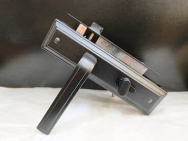 Metall qapı üçün tutacaq və kilid mexanizmi dəsti - Material: metal lalafo.az -da Metall qapı üçün tutacaq və kilid mexanizmi dəsti - Material: metal